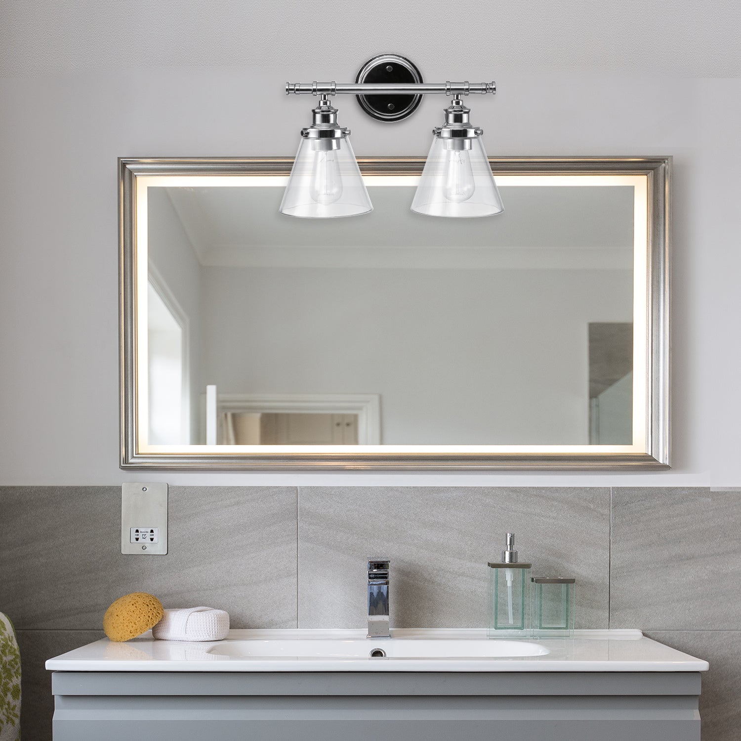 Vanité à 2 lumières en chromé avec abat-jours en verre transparent ...